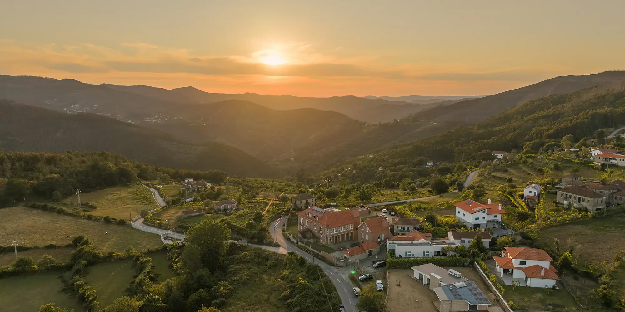 Pôr do sol visto da propriedade Noronha Lima em Arouca, Portugal